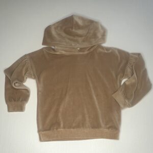 felpa velluto beige bambina, felpa con cappuccio elegante, abbigliamento casual chic per bambina.