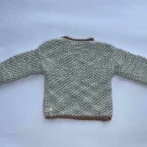 Maglioncino in maglia grigio con sfumature per bambini con bottoni sulla spalla, caldo e confortevole per l’inverno