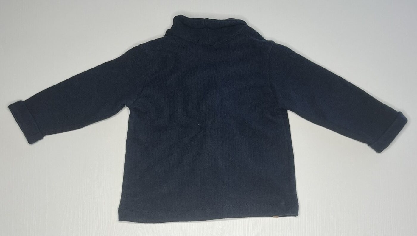 Giacca blu in maglia per bambini con bottoni in legno, caldo e morbido.