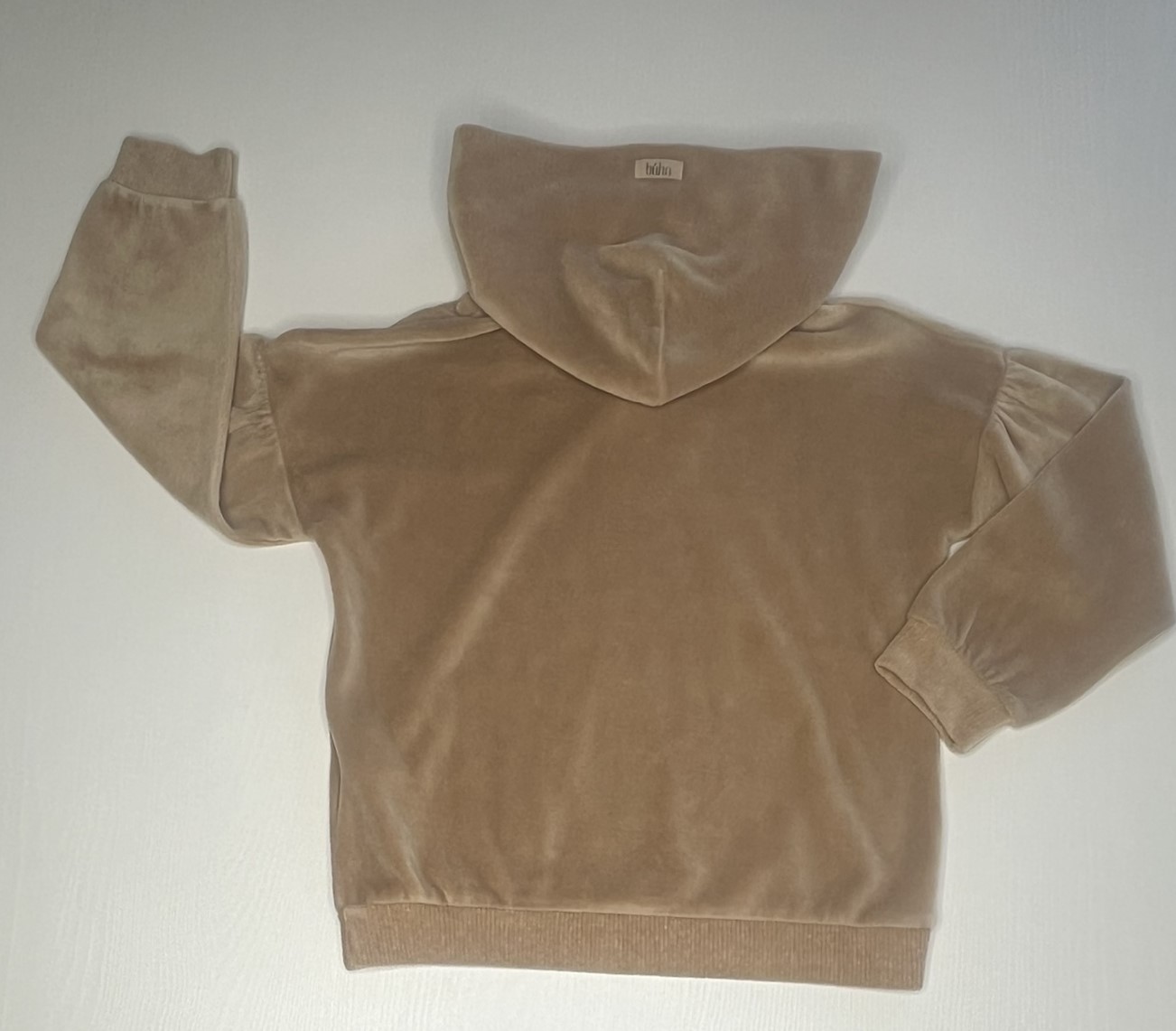 felpa velluto beige bambina, felpa con cappuccio elegante, abbigliamento casual chic per bambina.