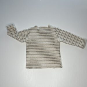Maglia a righe beige e grigie per bambini con maniche lunghe.