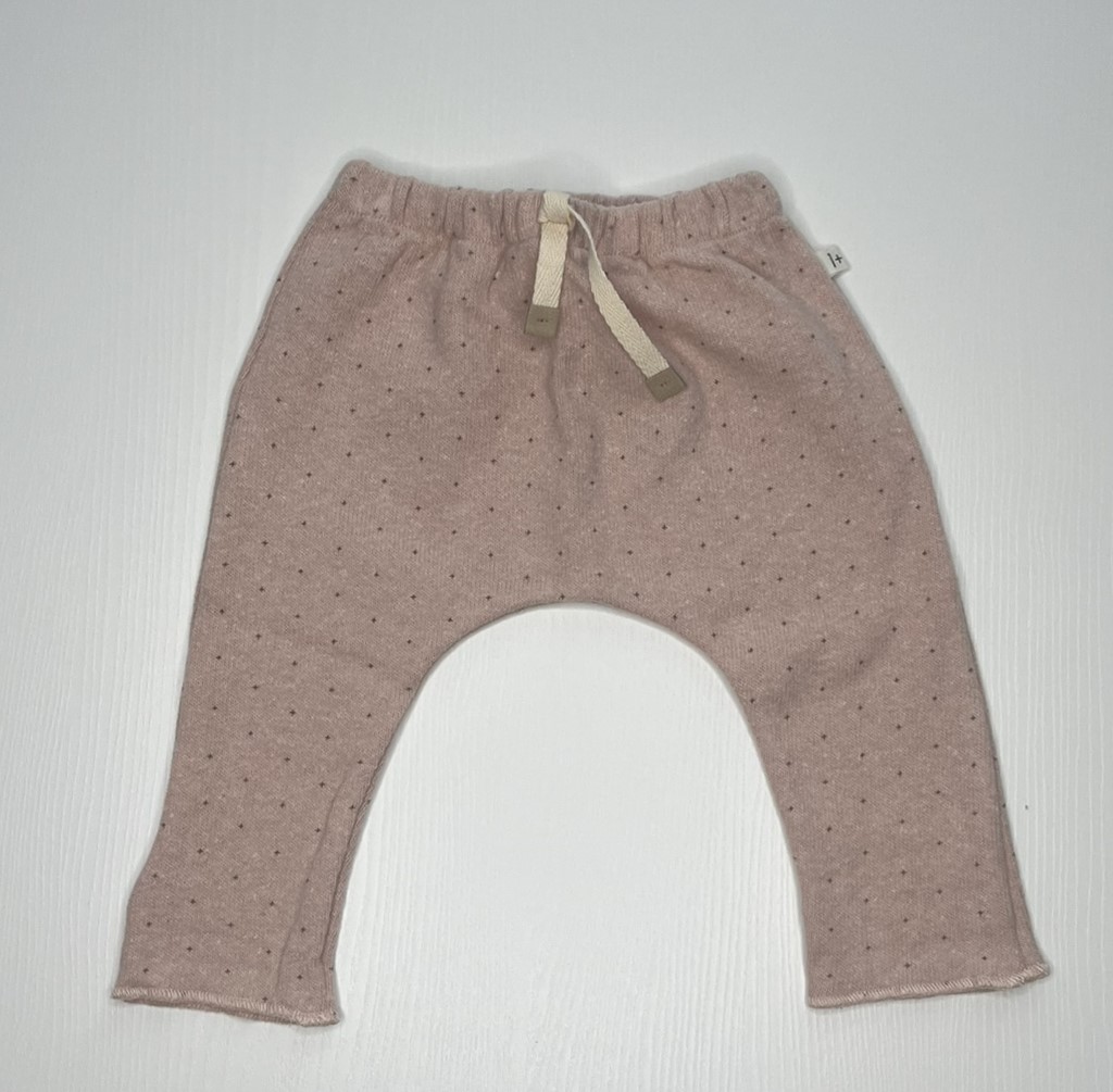 pantaloni morbidi neonati, pantaloni rosa micro fantasia, abbigliamento neonati comfort, pantaloni risvoltati neonato.