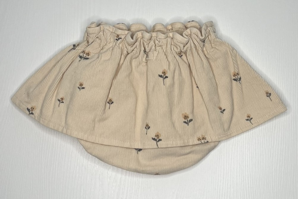Gonna per bambina a costine in velluto bianca con elastico in vita.